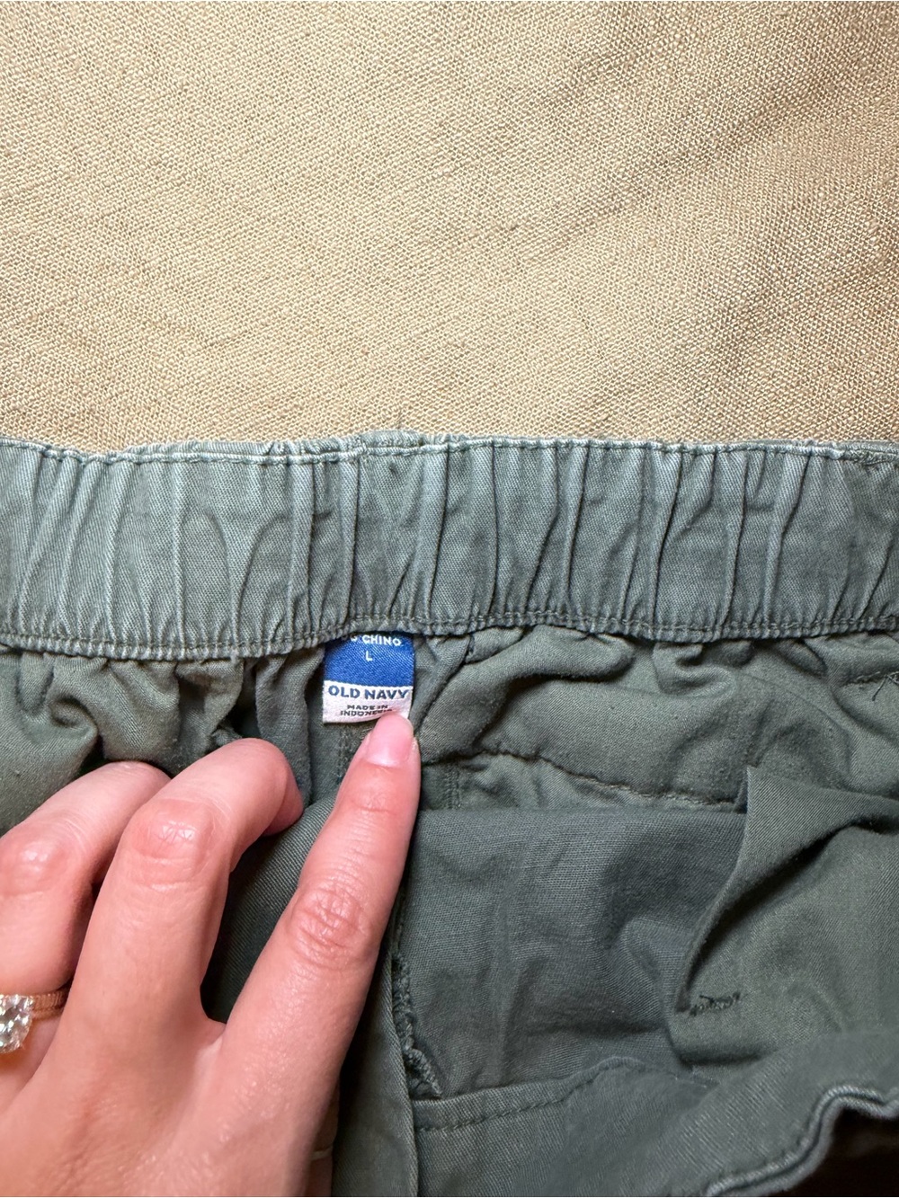 Old Navy Women's greeb OG Chino Shorts - Picture 6 of 6